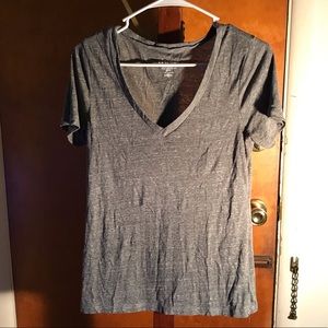 Short sleeve heather grey Old Navy v-neck tee